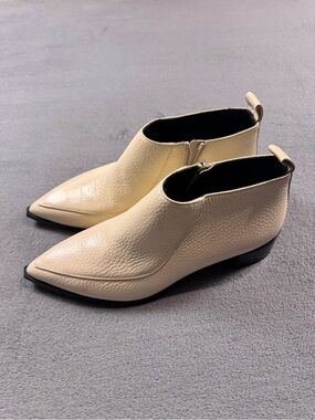 Everlane The Boss Bone Pointed-Toe Ankle Booties